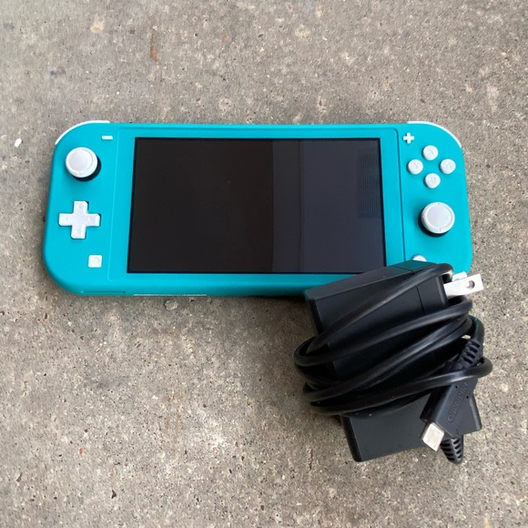 Nintendo Switch - Picture 2 of 3